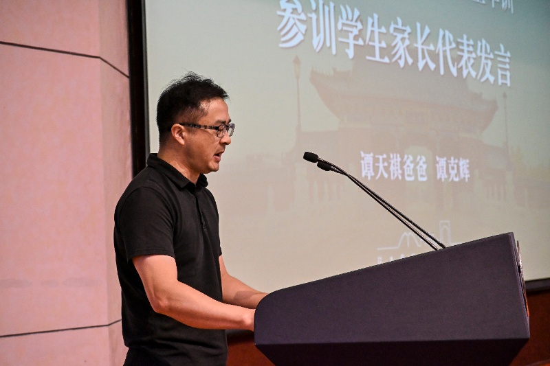 1757380386969631.jpg 图5 家长代表发言_resized.jpg