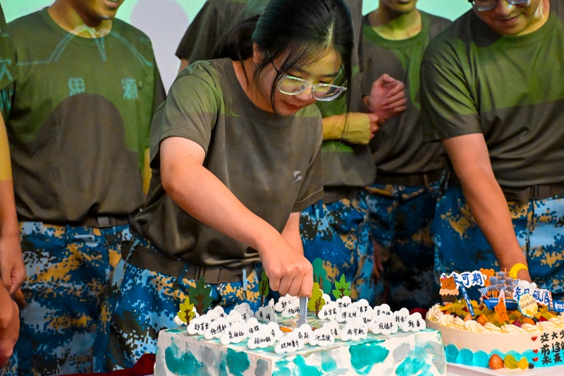 1757380425105010.jpg 图9 集体生日会_resized.jpg