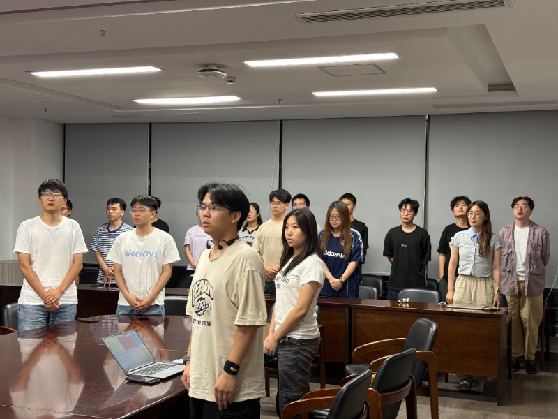 1759226367845112.jpg 图2 全体奏唱国歌_resized.jpg